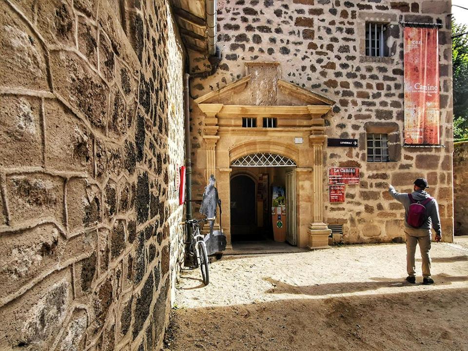 Gite La Decouverte Petit Dejeuner Offert Le Puy-en-Velay Bagian luar foto